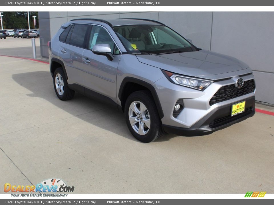 2020 Toyota RAV4 XLE Silver Sky Metallic / Light Gray Photo #2