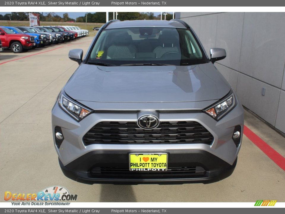 2020 Toyota RAV4 XLE Silver Sky Metallic / Light Gray Photo #3