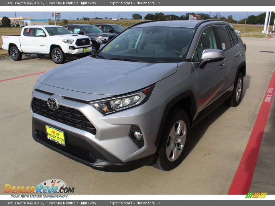 2020 Toyota RAV4 XLE Silver Sky Metallic / Light Gray Photo #4
