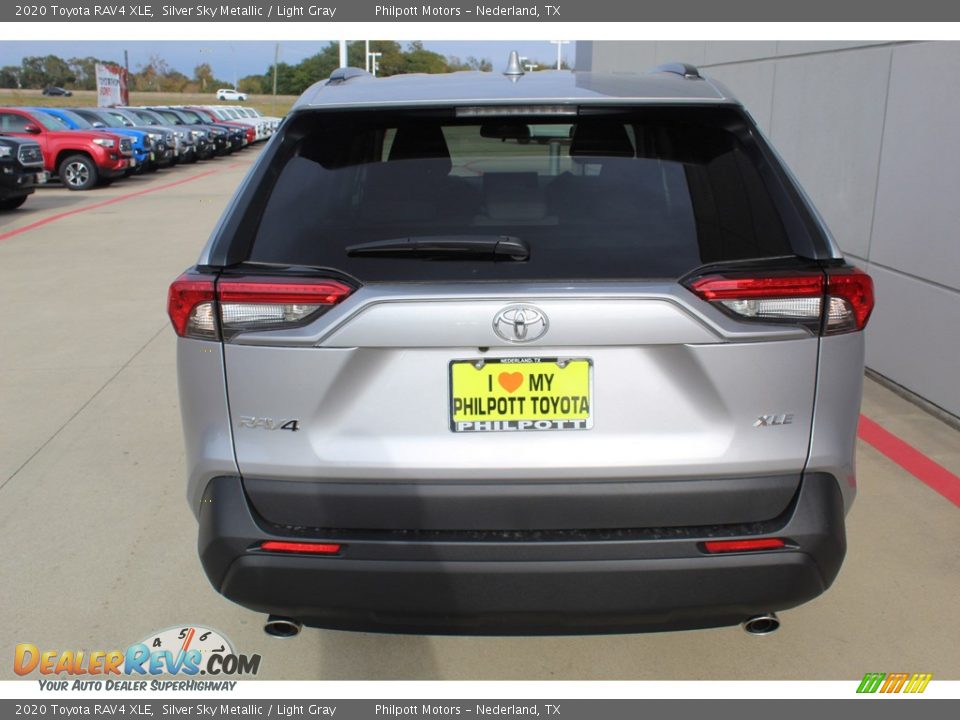 2020 Toyota RAV4 XLE Silver Sky Metallic / Light Gray Photo #7