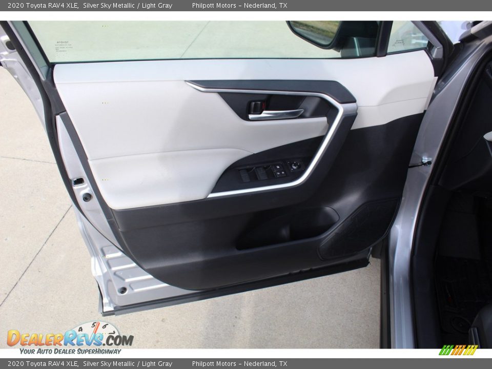 2020 Toyota RAV4 XLE Silver Sky Metallic / Light Gray Photo #9