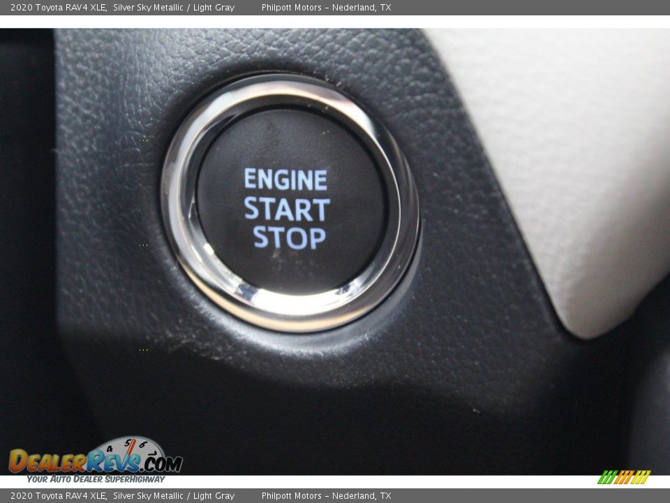 2020 Toyota RAV4 XLE Silver Sky Metallic / Light Gray Photo #18