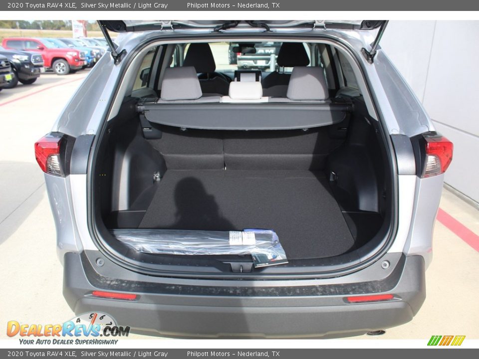 2020 Toyota RAV4 XLE Silver Sky Metallic / Light Gray Photo #24