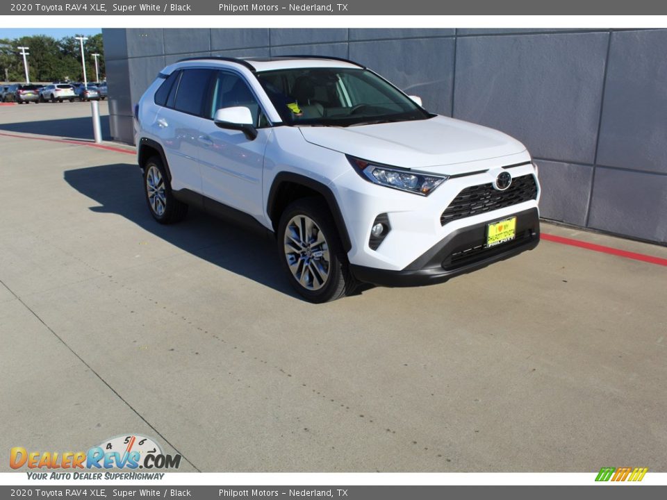 2020 Toyota RAV4 XLE Super White / Black Photo #2