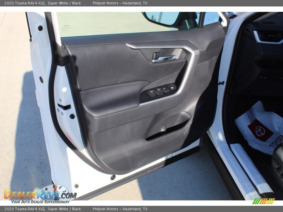 2020 Toyota RAV4 XLE Super White / Black Photo #9