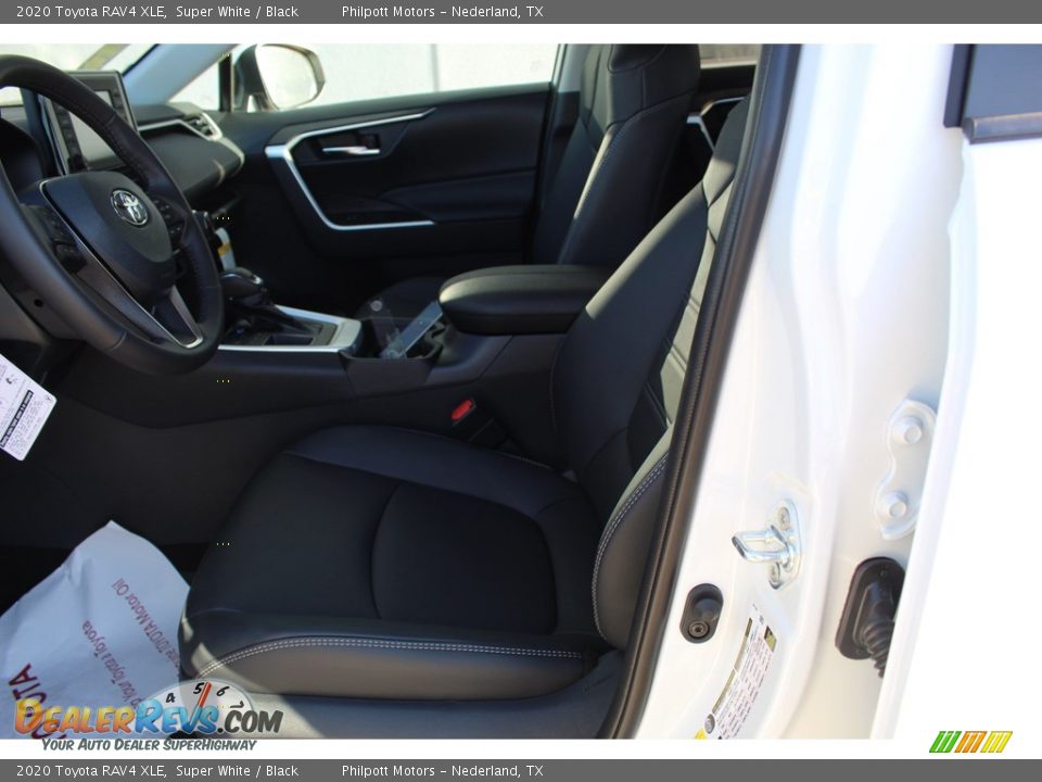 2020 Toyota RAV4 XLE Super White / Black Photo #10