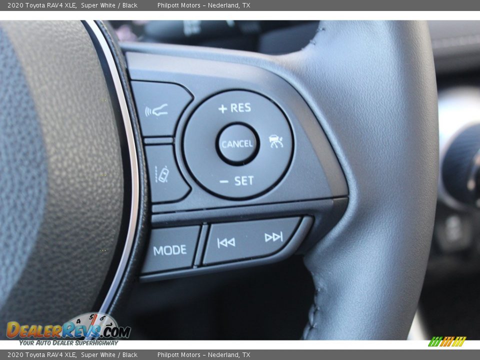 2020 Toyota RAV4 XLE Super White / Black Photo #13