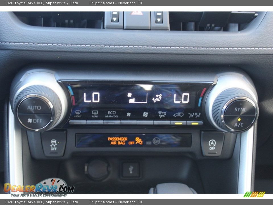 2020 Toyota RAV4 XLE Super White / Black Photo #17