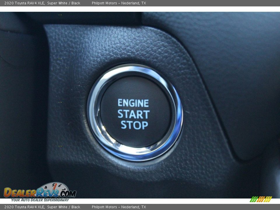 2020 Toyota RAV4 XLE Super White / Black Photo #18