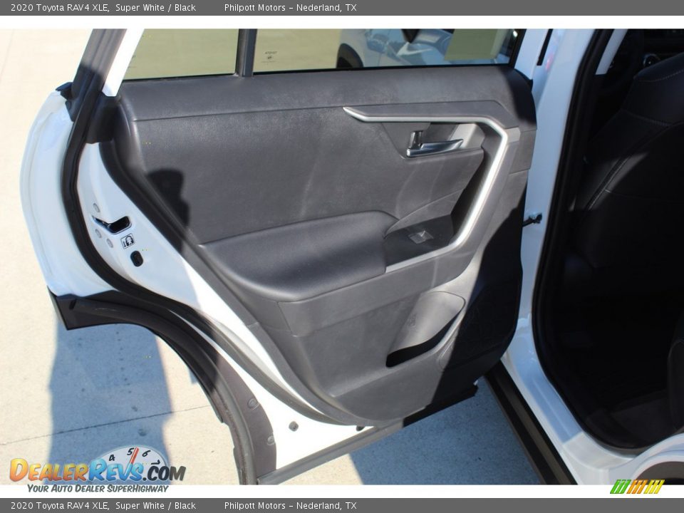 2020 Toyota RAV4 XLE Super White / Black Photo #20