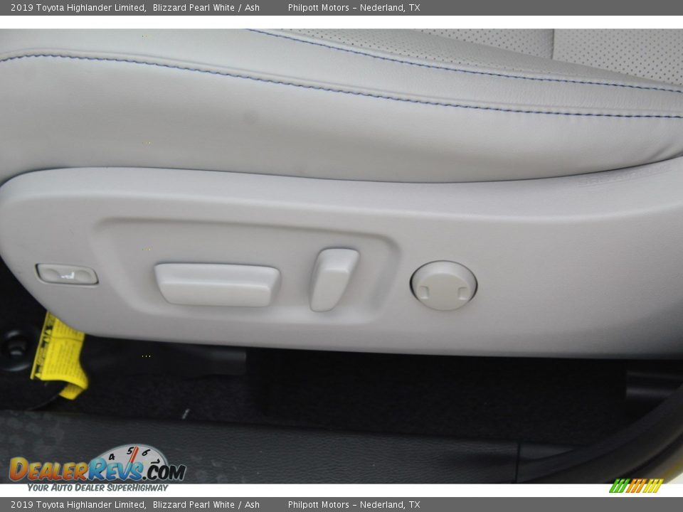 2019 Toyota Highlander Limited Blizzard Pearl White / Ash Photo #11
