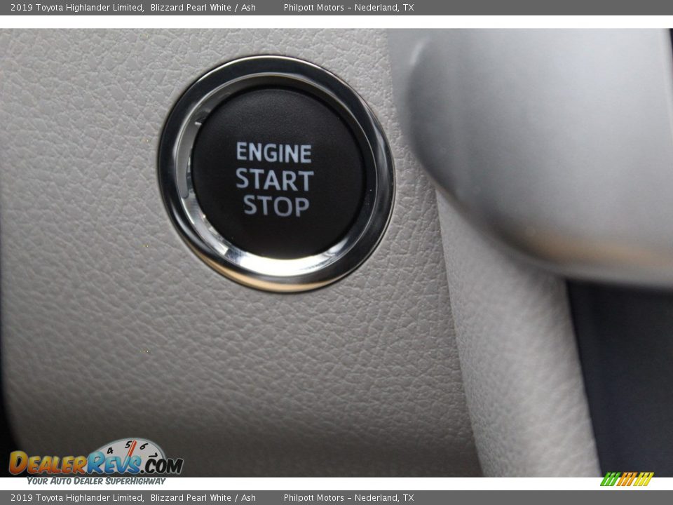 2019 Toyota Highlander Limited Blizzard Pearl White / Ash Photo #18