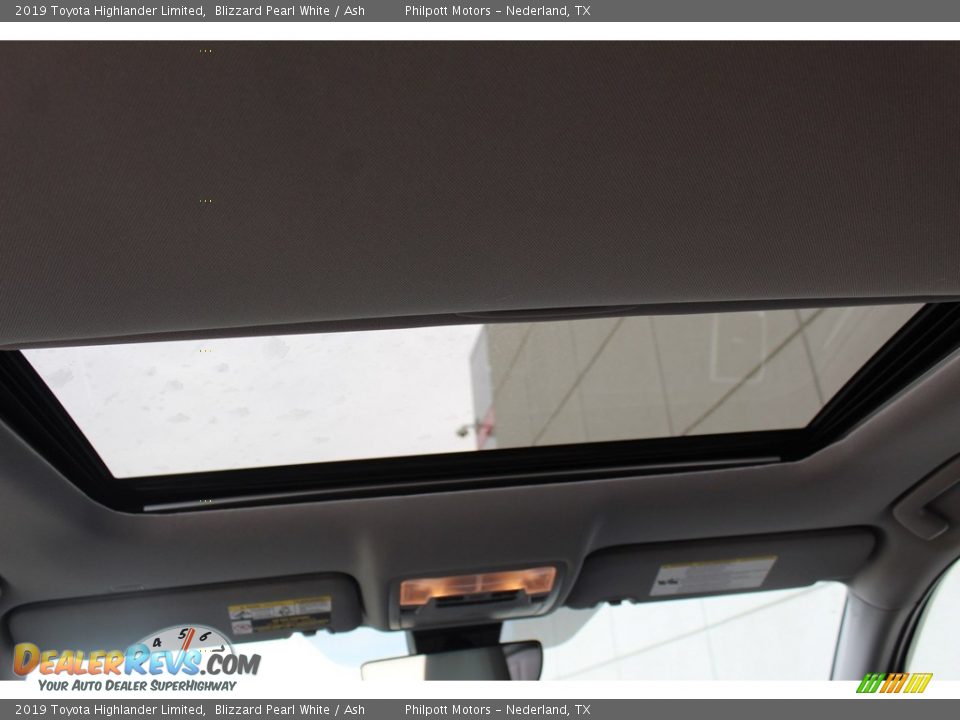 2019 Toyota Highlander Limited Blizzard Pearl White / Ash Photo #24