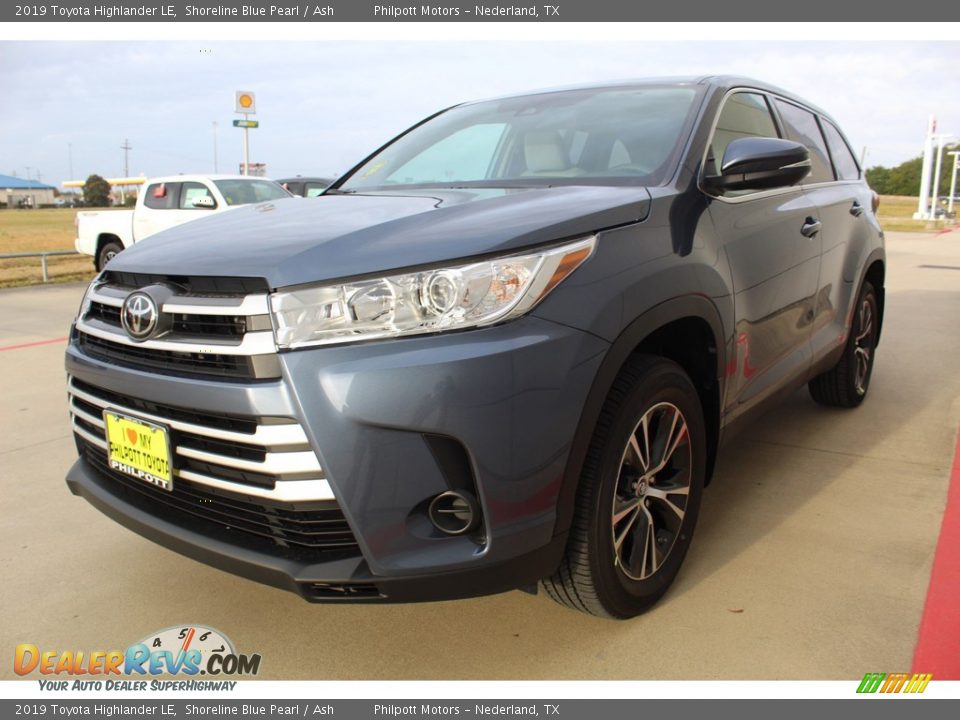 2019 Toyota Highlander LE Shoreline Blue Pearl / Ash Photo #4