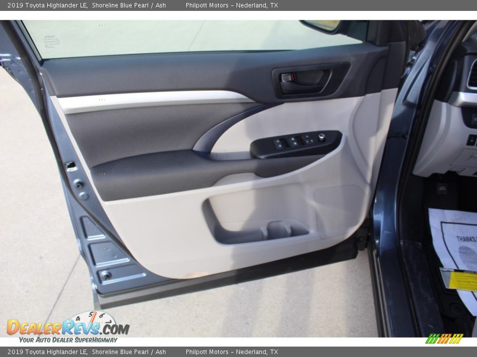 2019 Toyota Highlander LE Shoreline Blue Pearl / Ash Photo #9