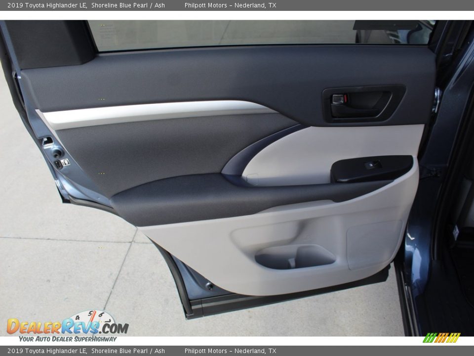 2019 Toyota Highlander LE Shoreline Blue Pearl / Ash Photo #18