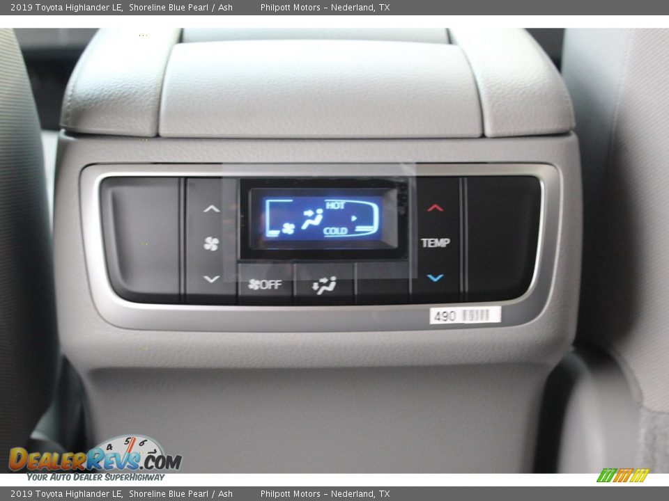 2019 Toyota Highlander LE Shoreline Blue Pearl / Ash Photo #22