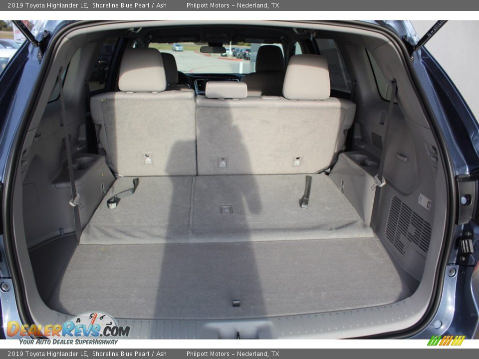 2019 Toyota Highlander LE Shoreline Blue Pearl / Ash Photo #23