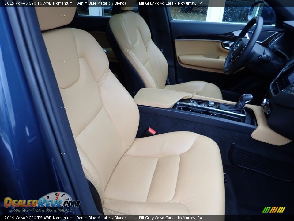 Front Seat of 2019 Volvo XC90 T6 AWD Momentum Photo #11