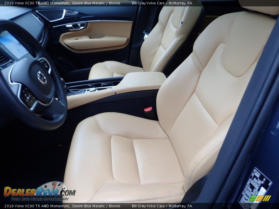 Front Seat of 2019 Volvo XC90 T6 AWD Momentum Photo #16