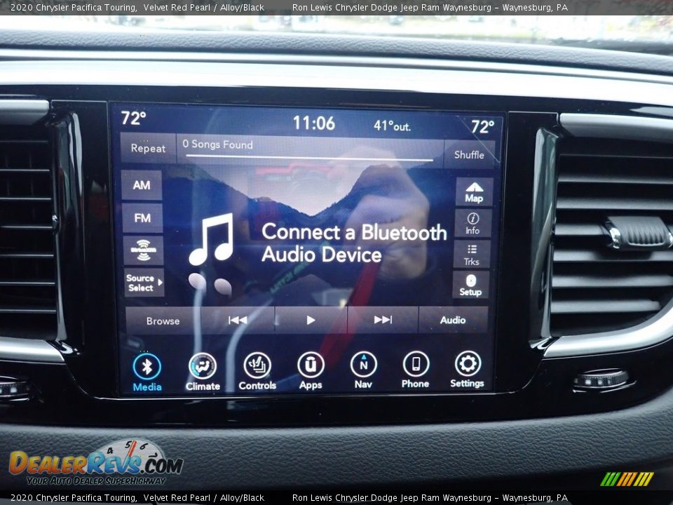 Controls of 2020 Chrysler Pacifica Touring Photo #17