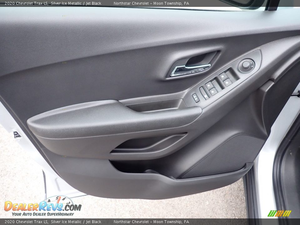 Door Panel of 2020 Chevrolet Trax LS Photo #14