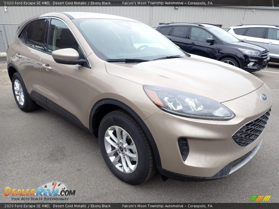 Front 3/4 View of 2020 Ford Escape SE 4WD Photo #3