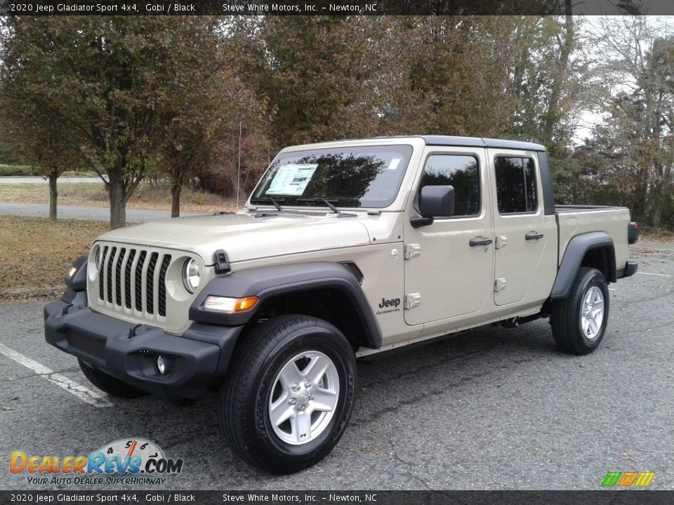 Front 3/4 View of 2020 Jeep Gladiator Sport 4x4 Photo #2