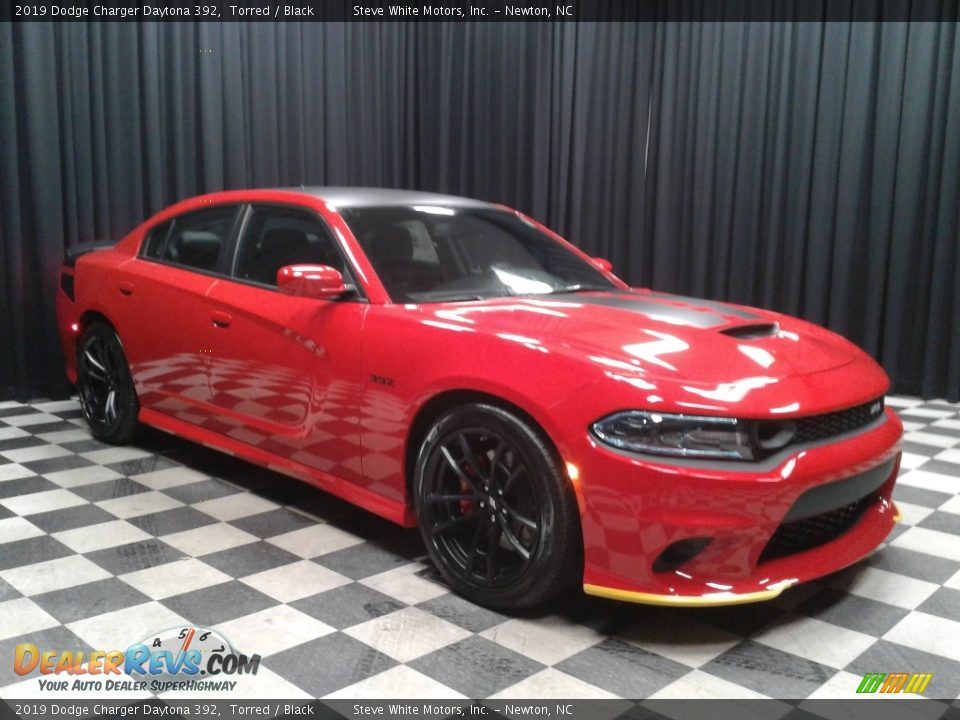 Front 3/4 View of 2019 Dodge Charger Daytona 392 Photo #4