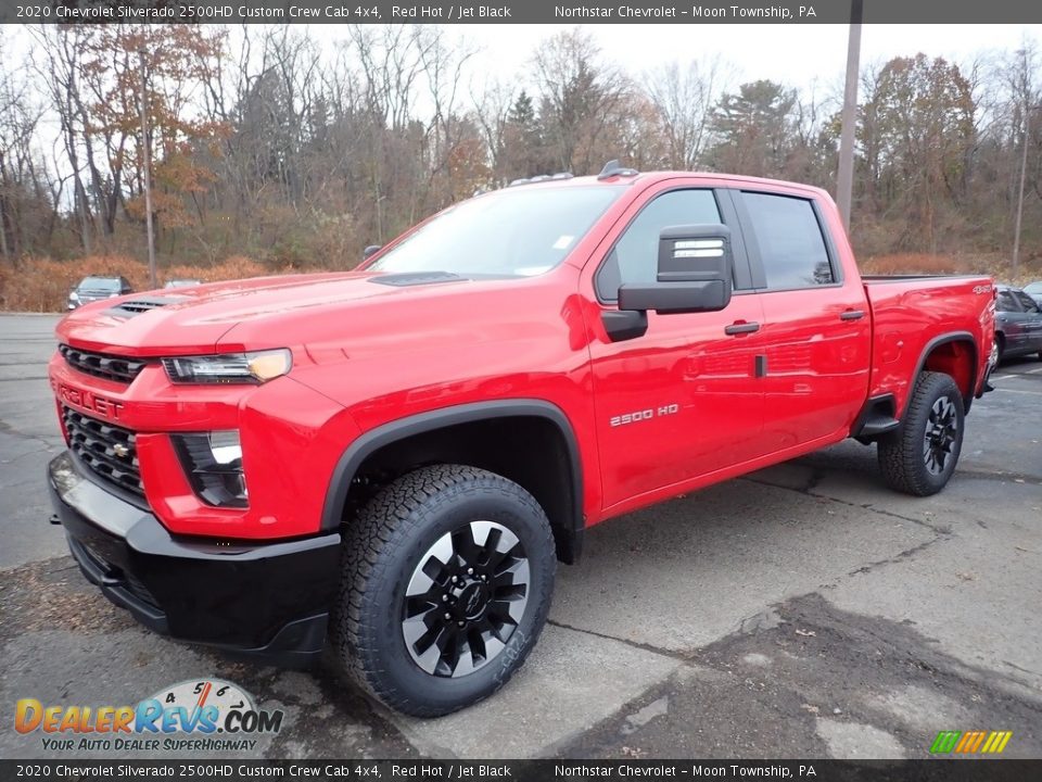 Front 3/4 View of 2020 Chevrolet Silverado 2500HD Custom Crew Cab 4x4 Photo #1