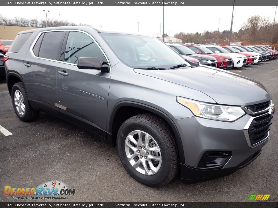 Front 3/4 View of 2020 Chevrolet Traverse LS Photo #7