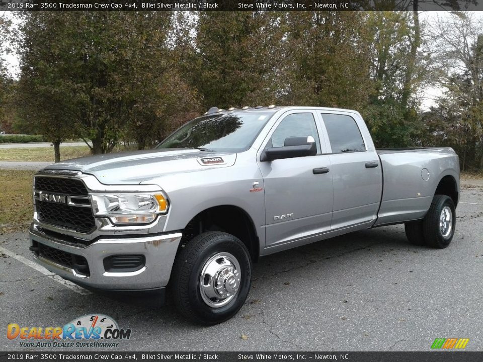Front 3/4 View of 2019 Ram 3500 Tradesman Crew Cab 4x4 Photo #2