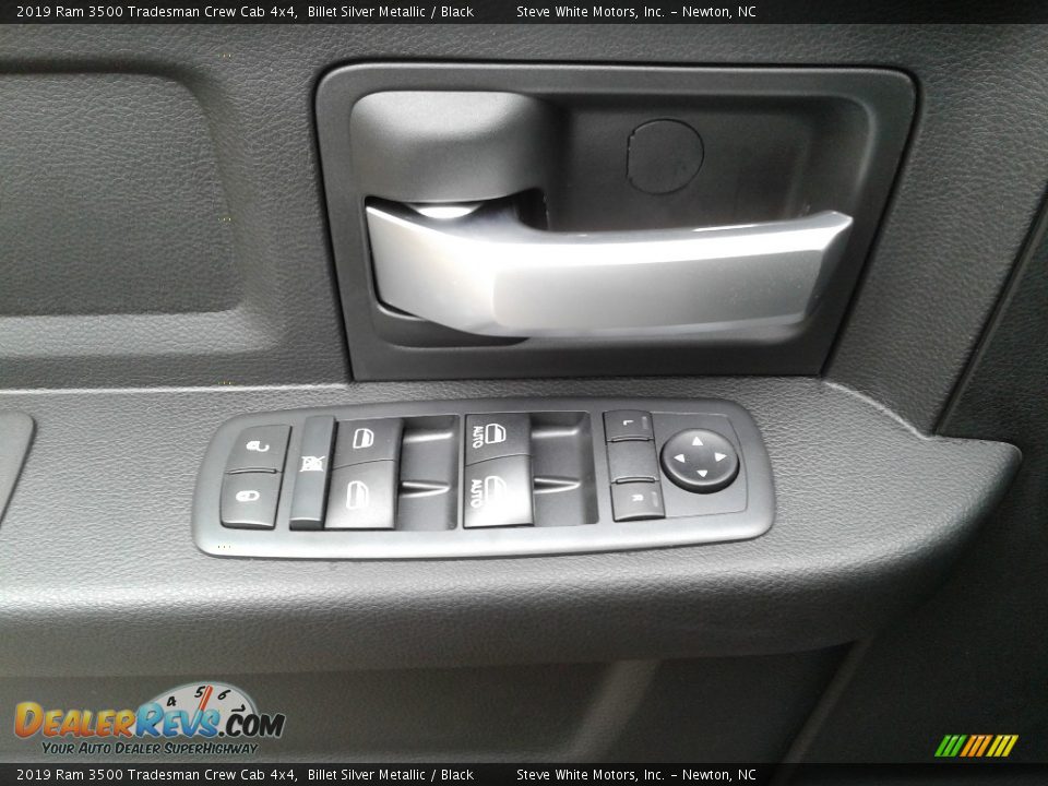 2019 Ram 3500 Tradesman Crew Cab 4x4 Billet Silver Metallic / Black Photo #9