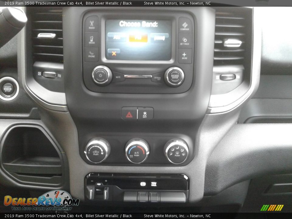 2019 Ram 3500 Tradesman Crew Cab 4x4 Billet Silver Metallic / Black Photo #19