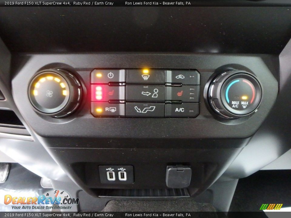 Controls of 2019 Ford F150 XLT SuperCrew 4x4 Photo #18