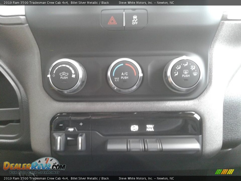 2019 Ram 3500 Tradesman Crew Cab 4x4 Billet Silver Metallic / Black Photo #22