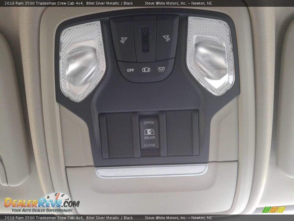 2019 Ram 3500 Tradesman Crew Cab 4x4 Billet Silver Metallic / Black Photo #24