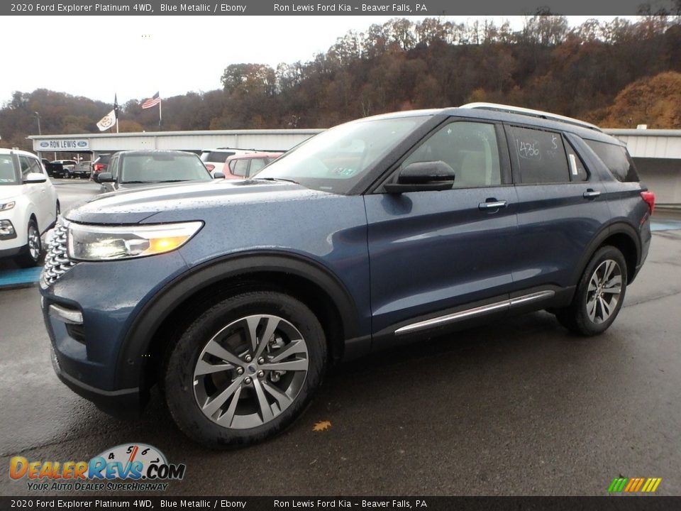 Front 3/4 View of 2020 Ford Explorer Platinum 4WD Photo #7
