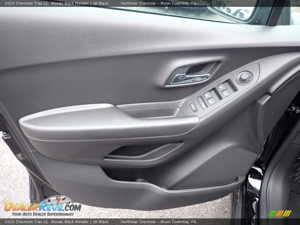 Door Panel of 2020 Chevrolet Trax LS Photo #14