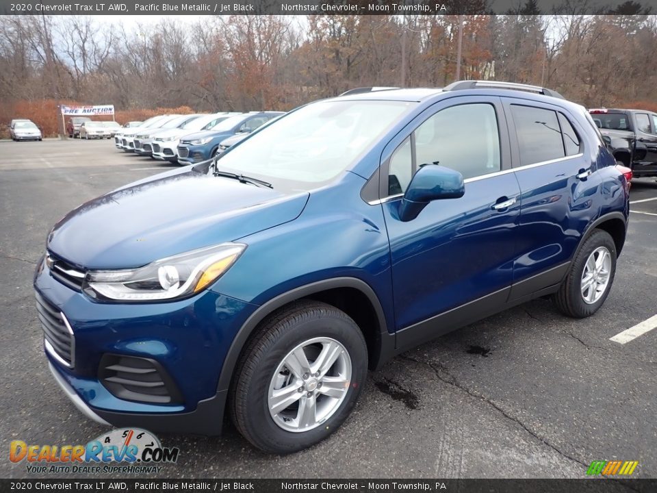 Front 3/4 View of 2020 Chevrolet Trax LT AWD Photo #1