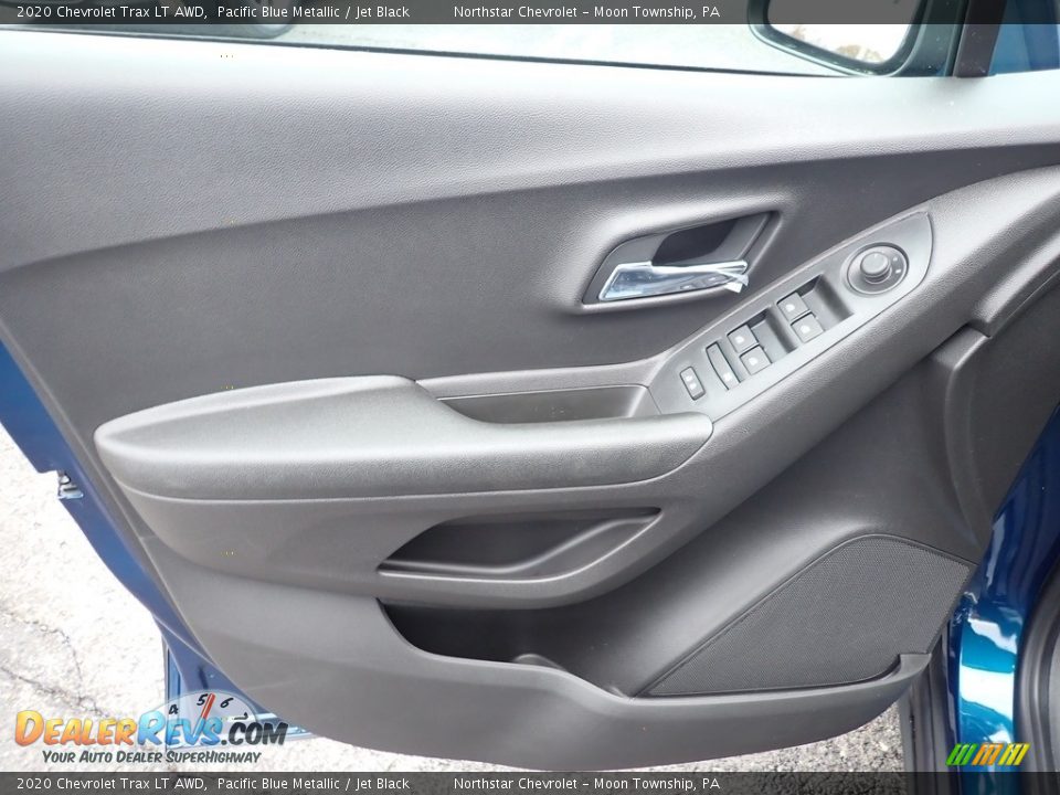 Door Panel of 2020 Chevrolet Trax LT AWD Photo #15