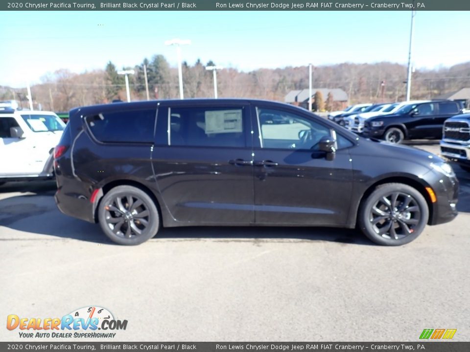2020 Chrysler Pacifica Touring Brilliant Black Crystal Pearl / Black Photo #6