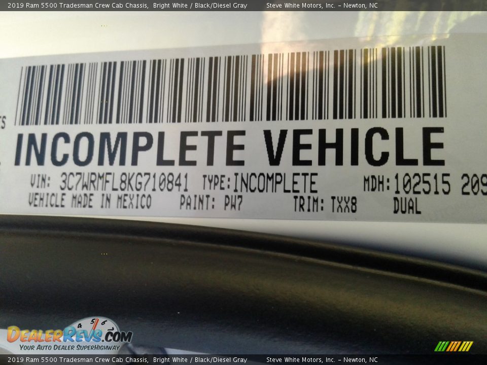 2019 Ram 5500 Tradesman Crew Cab Chassis Bright White / Black/Diesel Gray Photo #24