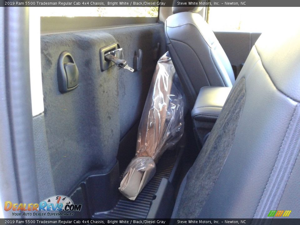 2019 Ram 5500 Tradesman Regular Cab 4x4 Chassis Bright White / Black/Diesel Gray Photo #13