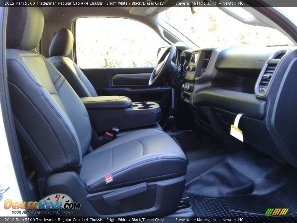 2019 Ram 5500 Tradesman Regular Cab 4x4 Chassis Bright White / Black/Diesel Gray Photo #14