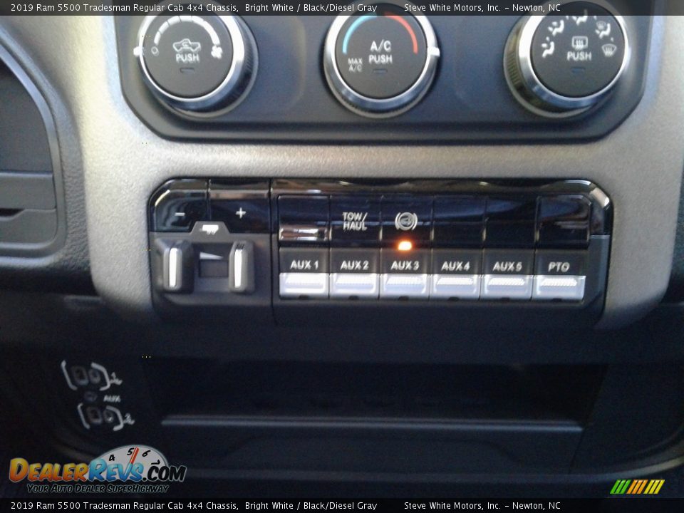 2019 Ram 5500 Tradesman Regular Cab 4x4 Chassis Bright White / Black/Diesel Gray Photo #20
