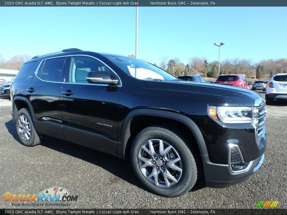 Front 3/4 View of 2020 GMC Acadia SLT AWD Photo #3