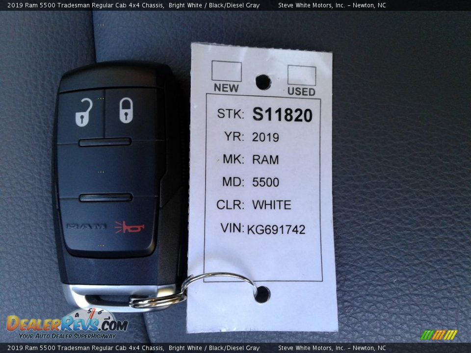 2019 Ram 5500 Tradesman Regular Cab 4x4 Chassis Bright White / Black/Diesel Gray Photo #23