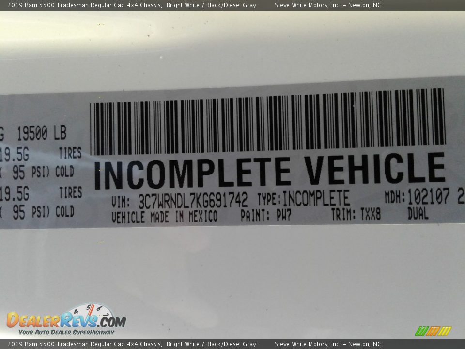 2019 Ram 5500 Tradesman Regular Cab 4x4 Chassis Bright White / Black/Diesel Gray Photo #25