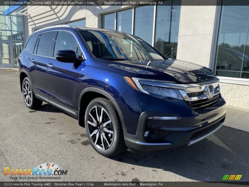 Front 3/4 View of 2020 Honda Pilot Touring AWD Photo #2
